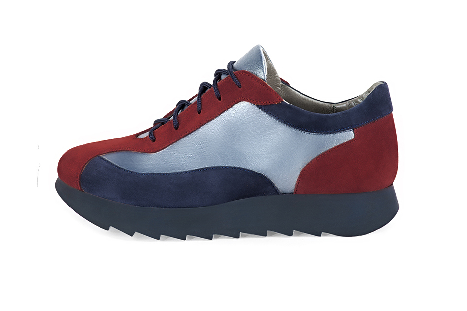 Burgundy red and denim blue women's three-tone elegant sneakers. Round toe. Low rubber soles. Profile view - Florence KOOIJMAN